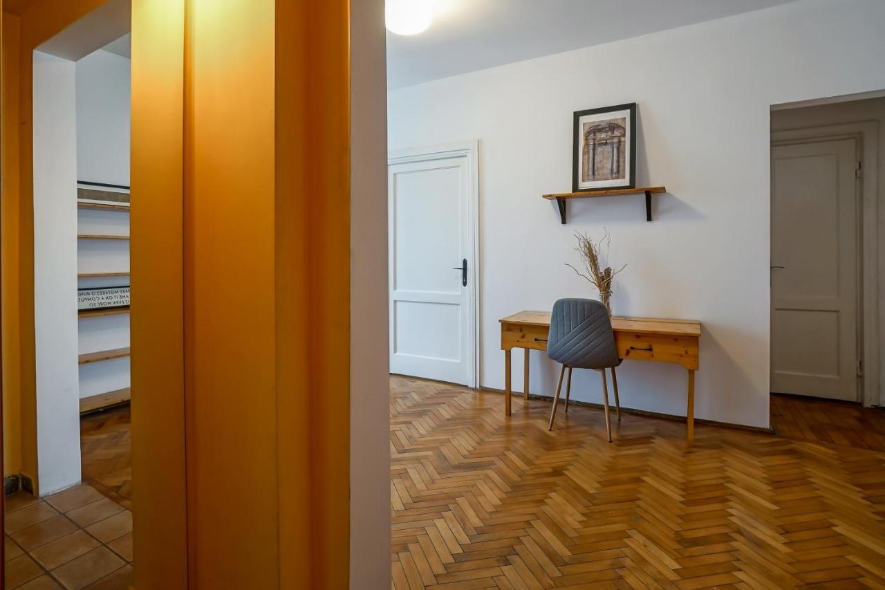 Appartamento Apartament Universitate - Centrul Vechi Bucarest Esterno foto