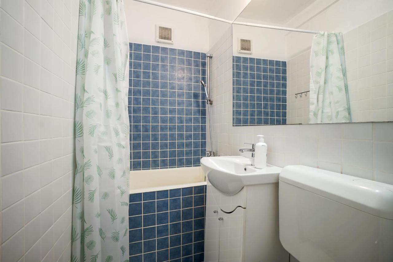Appartamento Apartament Universitate - Centrul Vechi Bucarest Esterno foto